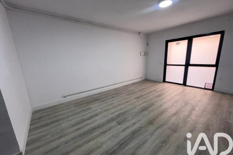 Commercial property for sale in Badalona, Barcelona, Spain 1 bedroom, 40 sq.m. No. 184865 - photo 2