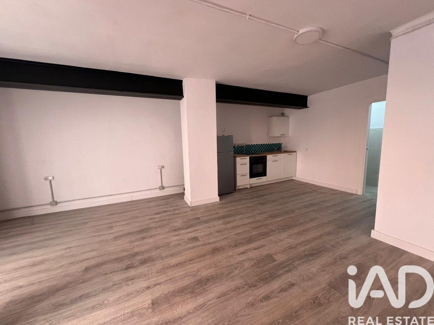 Commercial property in Badalona, Barcelona, Spain 1 bedroom, 40 sq.m. No. 184865