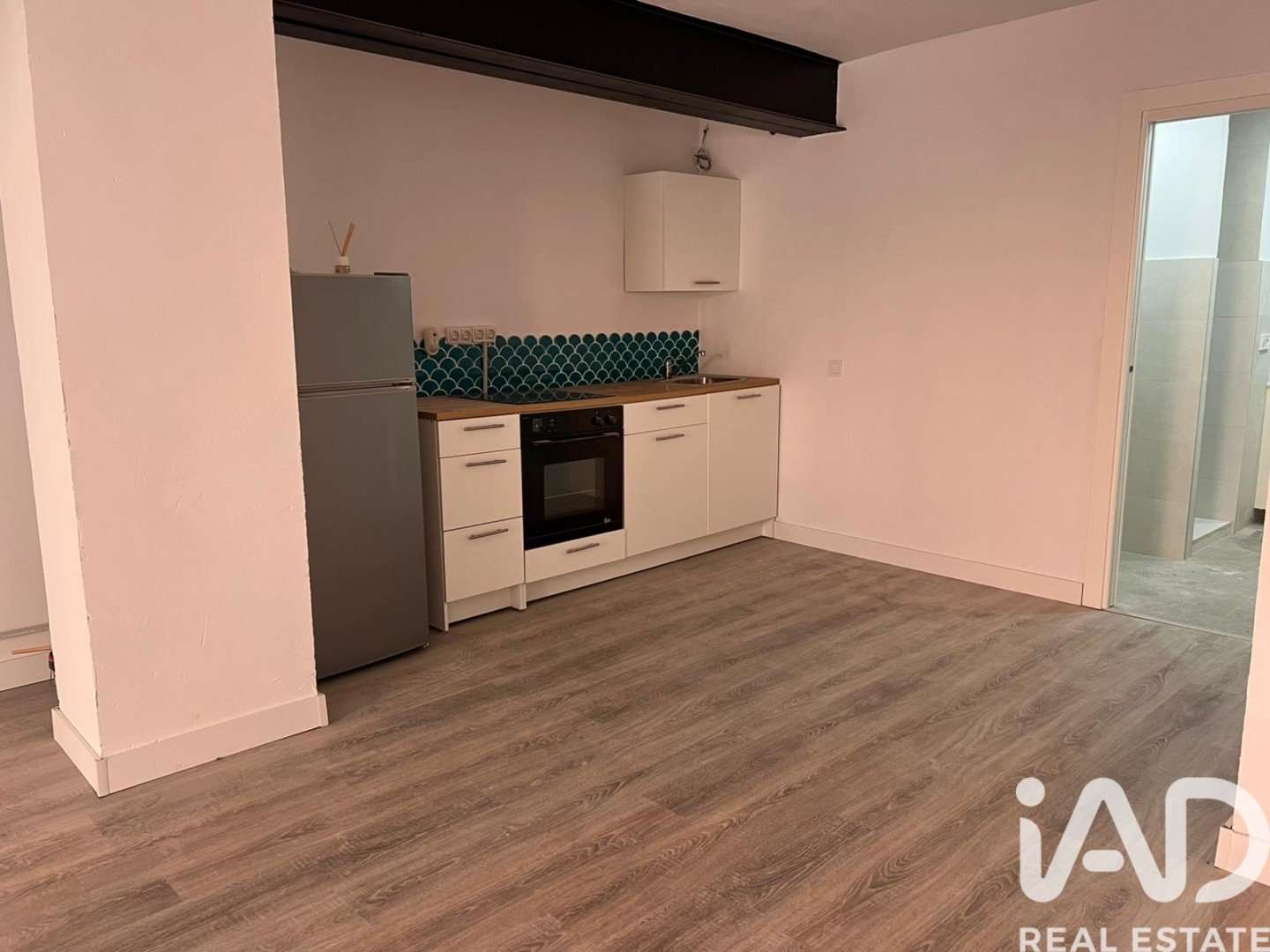 Commercial property in Badalona, Barcelona, Spain 1 bedroom, 40 sq.m. No. 184865