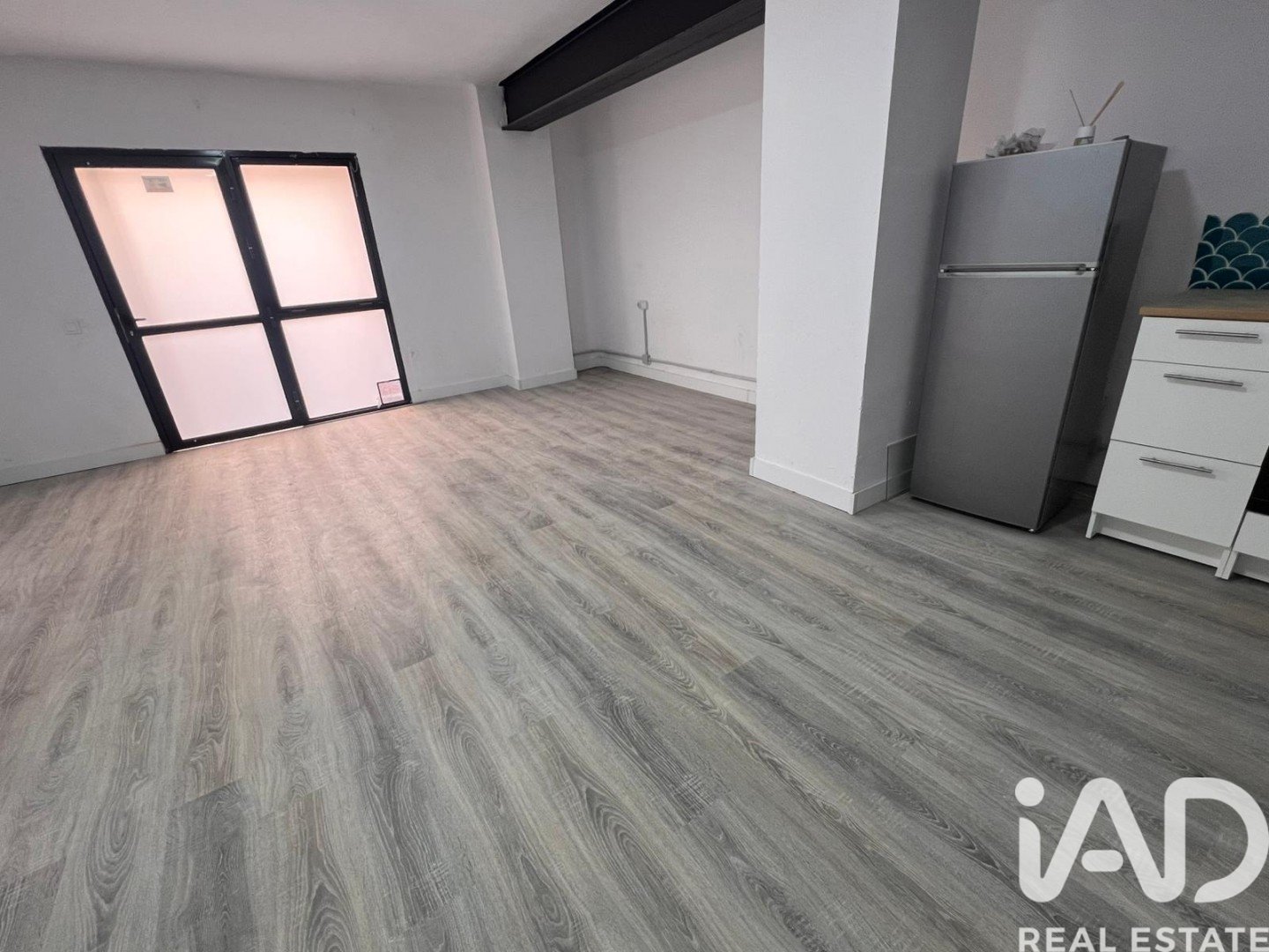 Commercial property in Badalona, Barcelona, Spain 1 bedroom, 40 sq.m. No. 184865