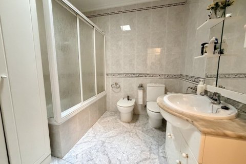 Apartment for sale in Torrevieja, Alicante, Spain 6 bedrooms, 195 sq.m. No. 189233 - photo 6