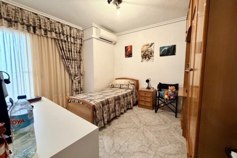 Apartment for sale in Torrevieja, Alicante, Spain 6 bedrooms, 195 sq.m. No. 189233 - photo 4