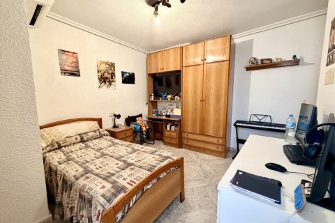 Apartment for sale in Torrevieja, Alicante, Spain 6 bedrooms, 195 sq.m. No. 189233 - photo 3