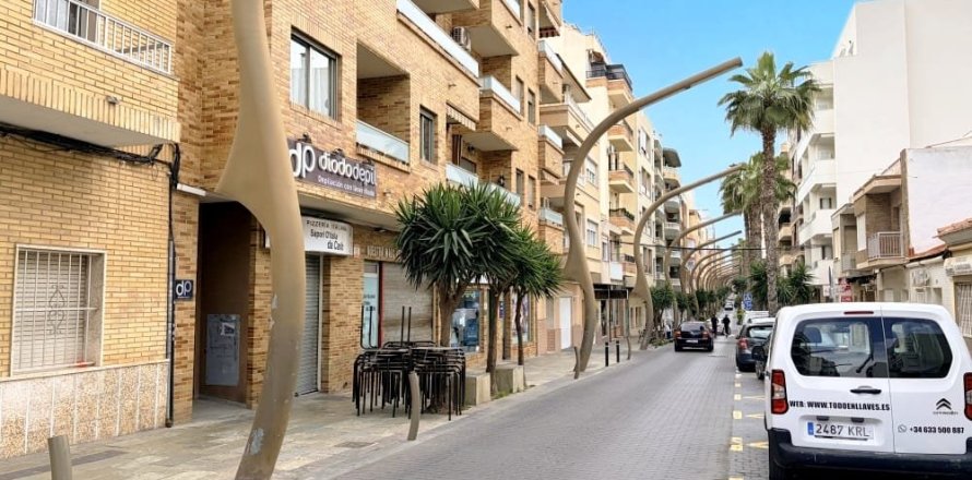 Apartment in Torrevieja, Alicante, Spain 6 bedrooms, 195 sq.m. No. 189233