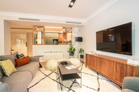 Apartment à vendre à Madrid, Espagne, 3 chambres, 220 m2 No. 179001 - photo 2