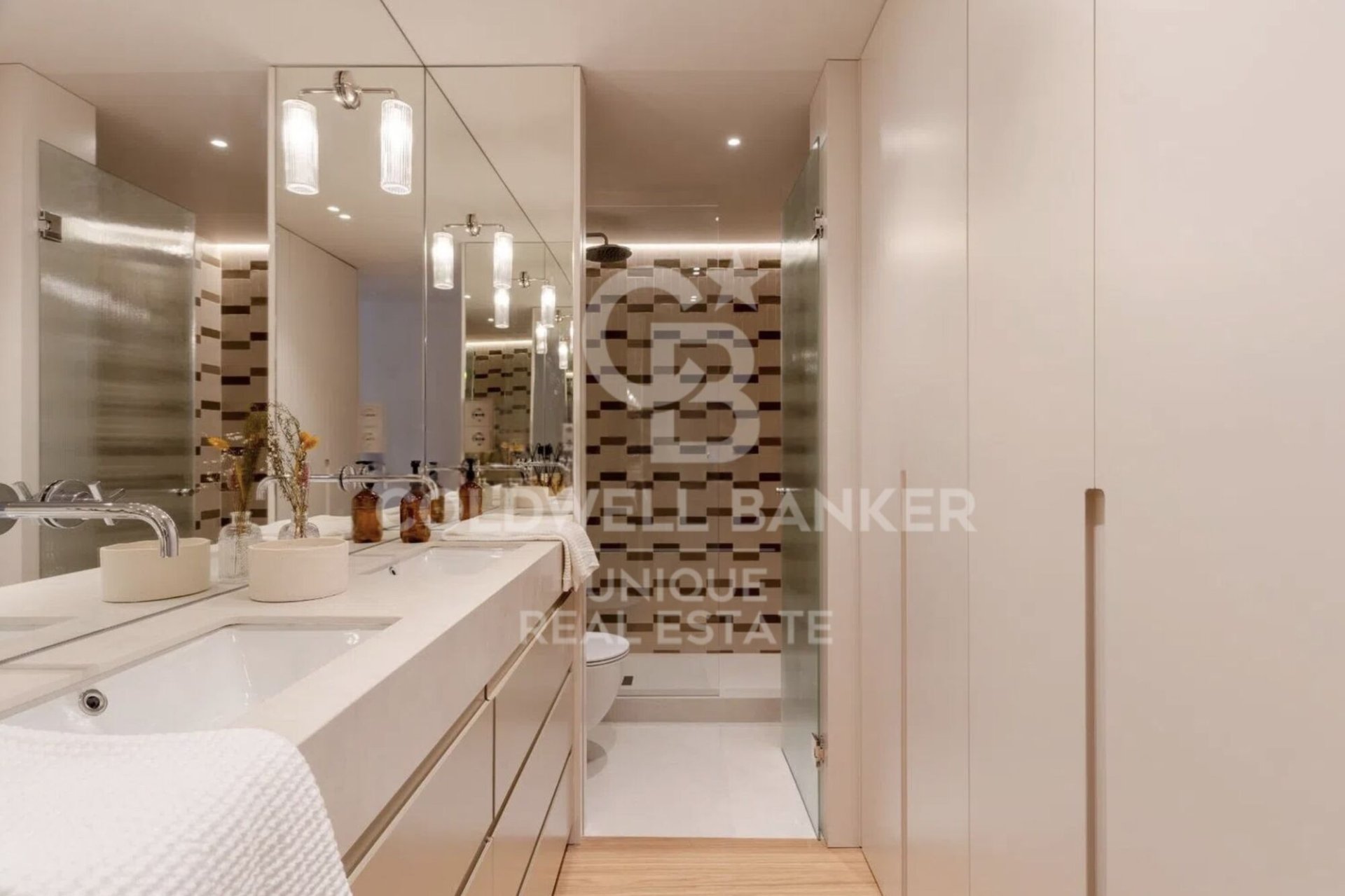 Appartamento a Madrid, Spagna 3 camere da letto, 239 mq. N° 179002