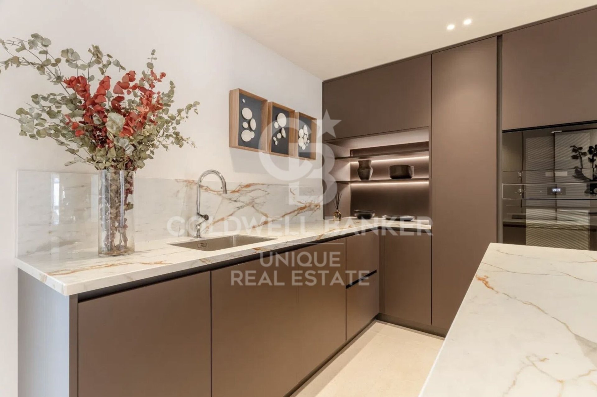 Appartamento a Madrid, Spagna 3 camere da letto, 239 mq. N° 179002
