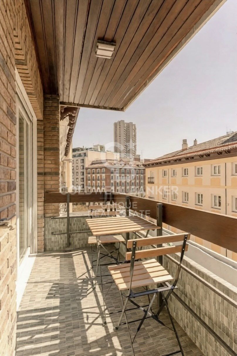 Appartamento a Madrid, Spagna 3 camere da letto, 239 mq. N° 179002
