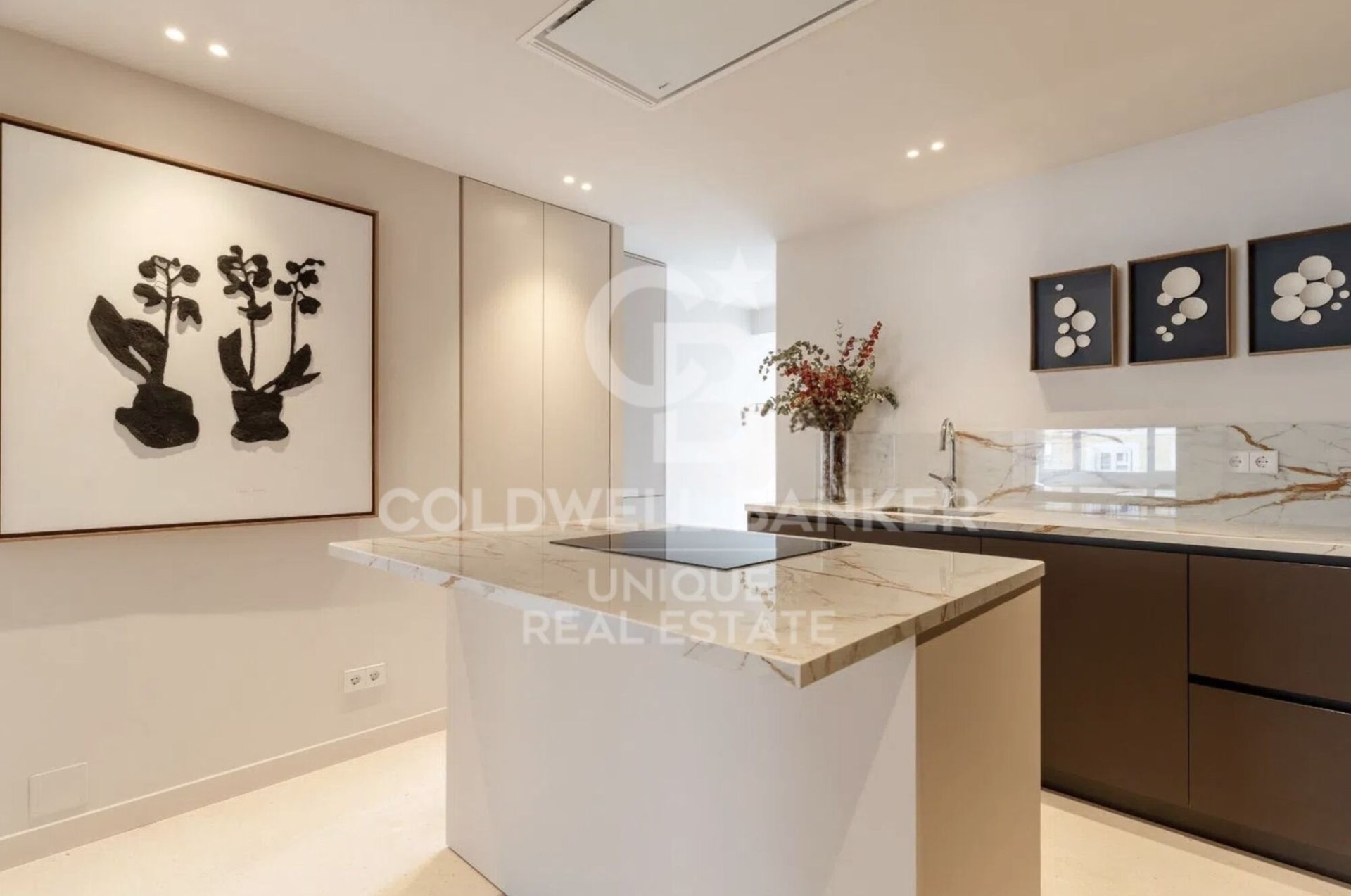Appartamento a Madrid, Spagna 3 camere da letto, 239 mq. N° 179002