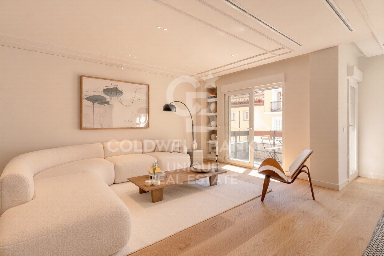 Appartamento a Madrid, Spagna 3 camere da letto, 239 mq. N° 179002