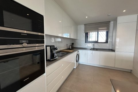 Apartment for sale in Urbanizacion Las Filipinas, Alicante, Spain 2 bedrooms, 85 sq.m. No. 179555 - photo 13
