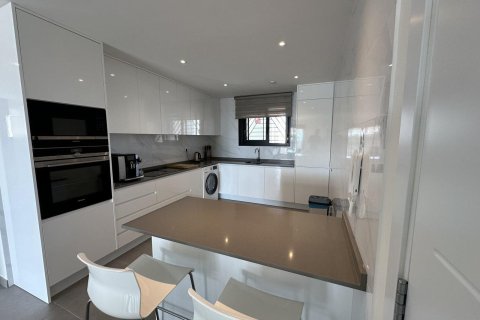 Apartment for sale in Urbanizacion Las Filipinas, Alicante, Spain 2 bedrooms, 85 sq.m. No. 179555 - photo 12