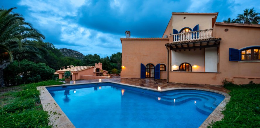 Villa in Nova Santa Ponsa, Mallorca, Spain 4 bedrooms, 416 sq.m. No. 147013