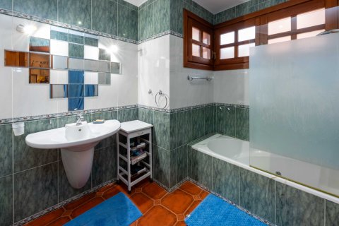 Villa for sale in Nova Santa Ponsa, Mallorca, Spain 4 bedrooms, 416 sq.m. No. 147013 - photo 16