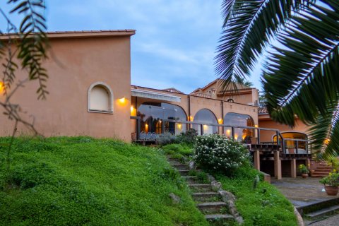 Villa for sale in Nova Santa Ponsa, Mallorca, Spain 4 bedrooms, 416 sq.m. No. 147013 - photo 2