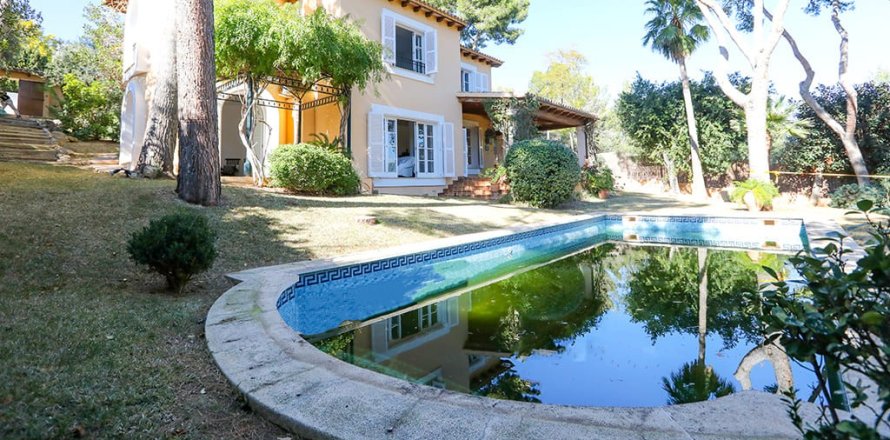 Villa in Portals Nous, Mallorca, Spain 4 bedrooms, 390 sq.m. No. 148104