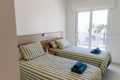 Apartment for sale Guardamar del Segura, Alicante, Spain 3 bedrooms,  No. 114367 - photo 11