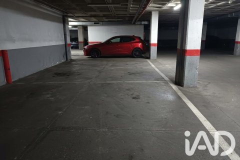 Garage in Madrid, Spain No. 187541