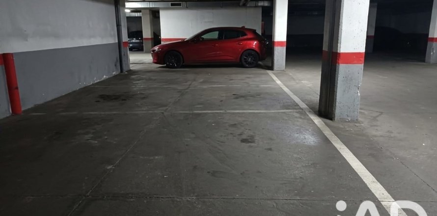 Garage in Madrid, Spain No. 187541