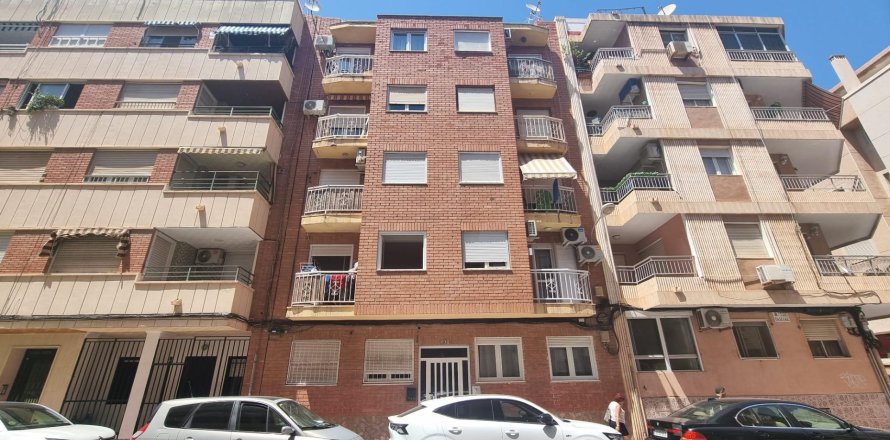 Apartment in Torrevieja, Alicante, Spain 3 bedrooms, 105 sq.m. No. 165619