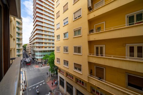 Apartament w Alicante, Hiszpania 4 sypialnie, 200 mkw. nr 165618 – zdjęcie 30