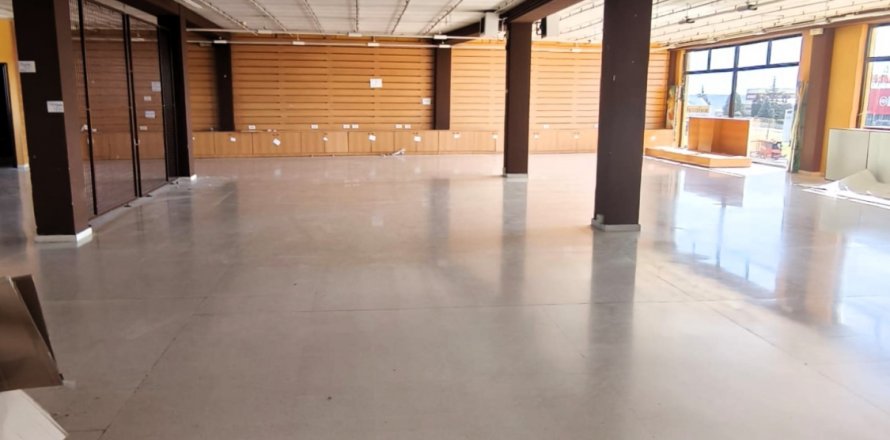 Propiedad comercial en Trobajo del Camino, León, España 1624 m2 No. 195774