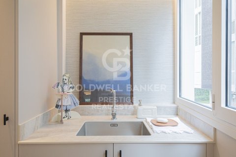 Huoneisto myytävänä Barcelona, Espanja, 4 makuuhuonetta, 265 m2 No. 160008 - kuva 18