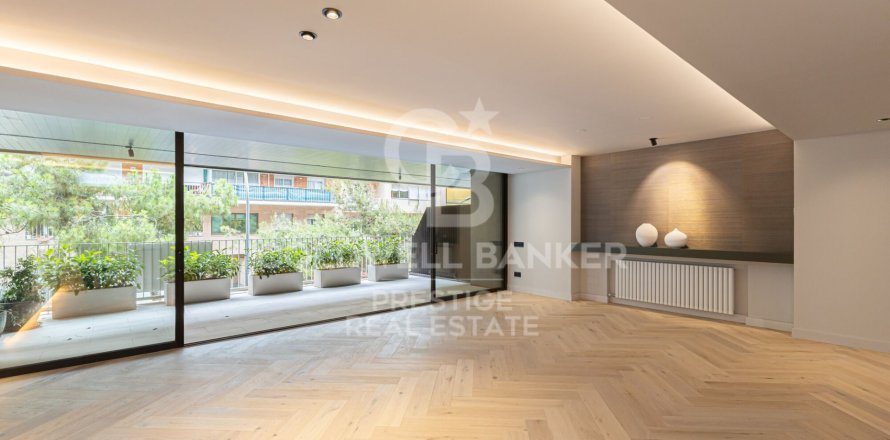 Huoneisto Barcelona, Espanja 4 makuuhuonetta, 265 m2 No. 160008