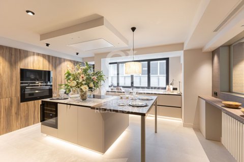 Huoneisto myytävänä Barcelona, Espanja, 4 makuuhuonetta, 265 m2 No. 160008 - kuva 9