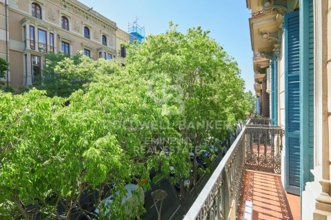 Продажа квартиры в Барселона, Испания 3 спальни, 124м2 №160013 - фото 2