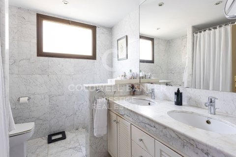 Продажа квартиры в Барселона, Испания 4 спальни, 221м2 №160011 - фото 30
