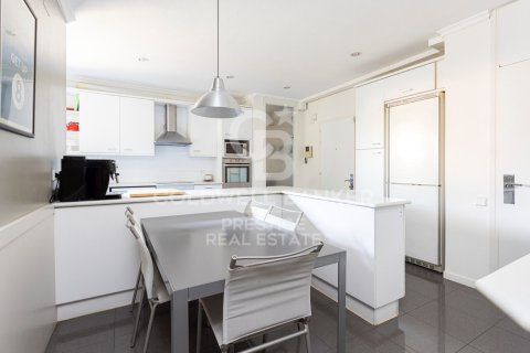 Продажа квартиры в Барселона, Испания 4 спальни, 221м2 №160011 - фото 17