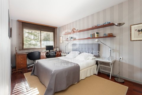 Продажа квартиры в Барселона, Испания 4 спальни, 221м2 №160011 - фото 24