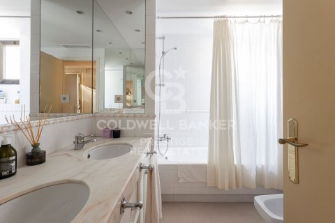 Продажа квартиры в Барселона, Испания 4 спальни, 221м2 №160011 - фото 29