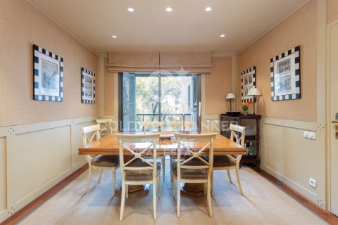 Продажа квартиры в Барселона, Испания 4 спальни, 221м2 №160011 - фото 15