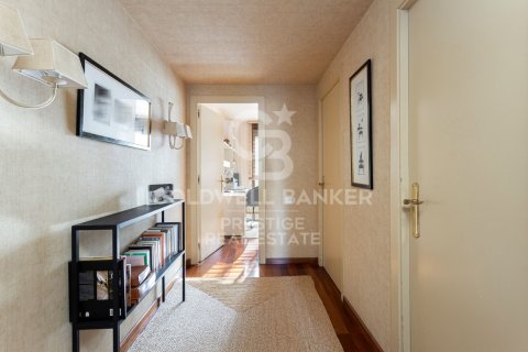Продажа квартиры в Барселона, Испания 4 спальни, 221м2 №160011 - фото 28