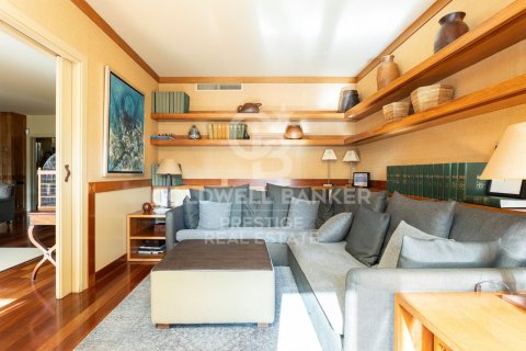 Продажа квартиры в Барселона, Испания 4 спальни, 221м2 №160011 - фото 12