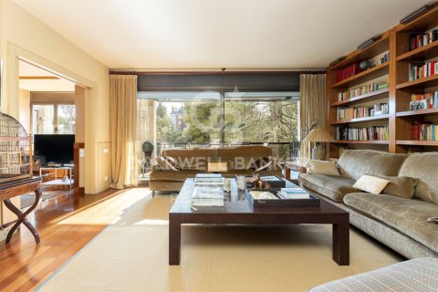 Продажа квартиры в Барселона, Испания 4 спальни, 221м2 №160011 - фото 10