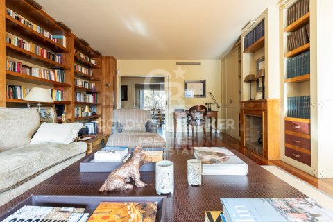 Продажа квартиры в Барселона, Испания 4 спальни, 221м2 №160011 - фото 5