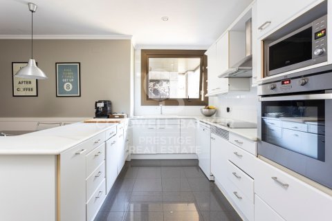 Продажа квартиры в Барселона, Испания 4 спальни, 221м2 №160011 - фото 18
