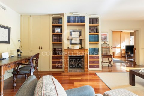 Продажа квартиры в Барселона, Испания 4 спальни, 221м2 №160011 - фото 6