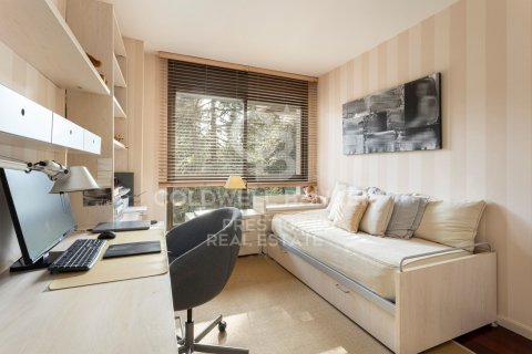Продажа квартиры в Барселона, Испания 4 спальни, 221м2 №160011 - фото 26