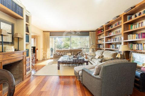 Продажа квартиры в Барселона, Испания 4 спальни, 221м2 №160011 - фото 7