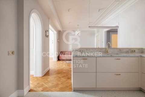 Apartament w Barcelona, Hiszpania 3 sypialnie, 250 mkw. nr 160012 – zdjęcie 8