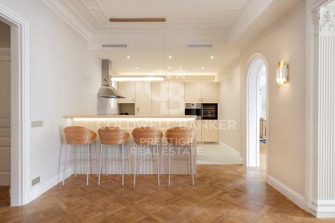 Apartament w Barcelona, Hiszpania 3 sypialnie, 250 mkw. nr 160012 – zdjęcie 5