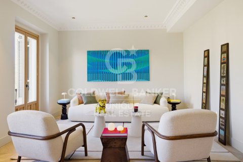 Huoneisto myytävänä Madrid, Espanja, 5 makuuhuonetta, 298 m2 No. 160009 - kuva 2