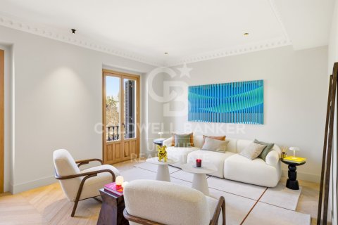 Huoneisto myytävänä Madrid, Espanja, 5 makuuhuonetta, 298 m2 No. 160009 - kuva 3