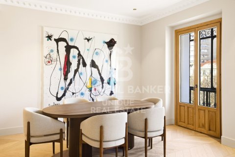Huoneisto myytävänä Madrid, Espanja, 5 makuuhuonetta, 298 m2 No. 160009 - kuva 9