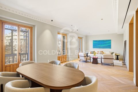 Huoneisto myytävänä Madrid, Espanja, 5 makuuhuonetta, 298 m2 No. 160009 - kuva 8