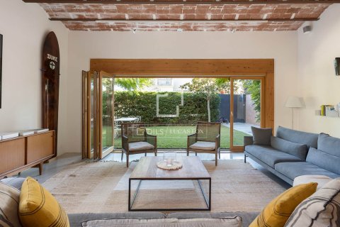Villa en venta en Barcelona, España 4 dormitorios, 295 m2 No. 150207 - foto 2